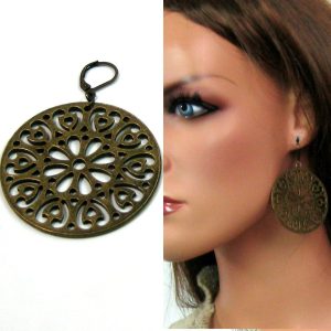 Boucles d&rsquo;oreilles dormeuses pendentif rond métal bronze