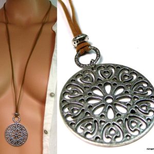 Collier fantaisie long femme lacet pendentif argenté