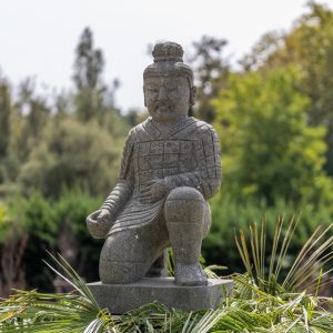 Statue eines knienden chinesischen Xian-Kriegers aus Naturstein 102cm