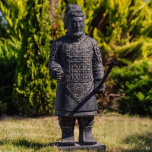 Statua di guerriero cinese Xian con lancia nera da giardino per esterni 102 cm