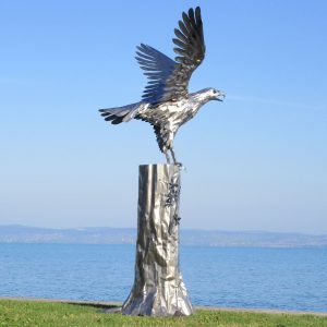 Statue de jardin aigle royal sur un tronc d’arbre en acier inoxydable 385cm